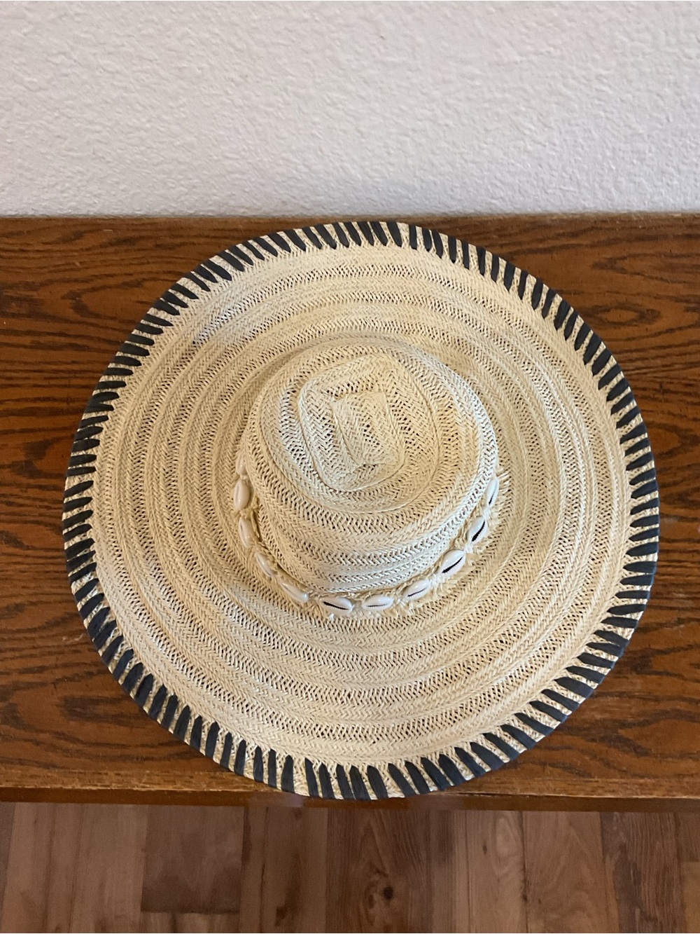 Chico’s Straw Sun Hat Cowrie Shell Trim Black Whipstitch Wide Brim Beach Resort - Picture 13 of 14